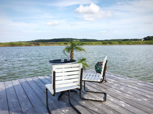 カフェジャック湖畔前テラス